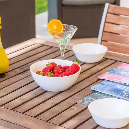 Color - Comfort One Bedroom With Terrace And Partial Sea... Apartman *