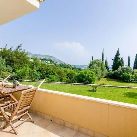 Apartman Color - Comfort One Bedroom With Terrace And Partial Sea...