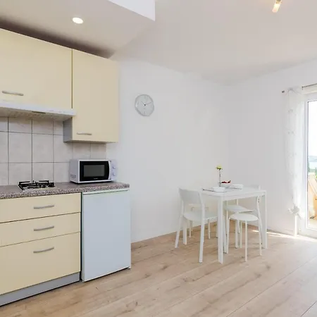 Apartman Color - Comfort One Bedroom With Terrace And Partial Sea... Mlini
