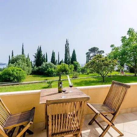 Color - Comfort One Bedroom With Terrace And Partial Sea...