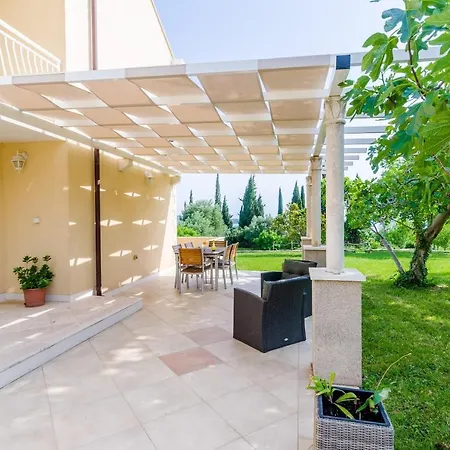 Color - Comfort One Bedroom With Terrace And Partial Sea... Apartman