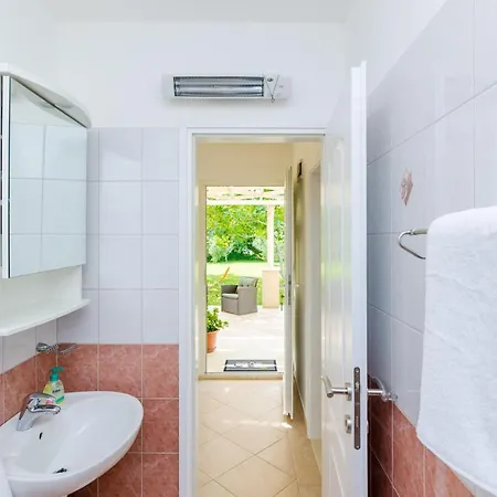 Color - Comfort One Bedroom With Terrace And Partial Sea... Apartman