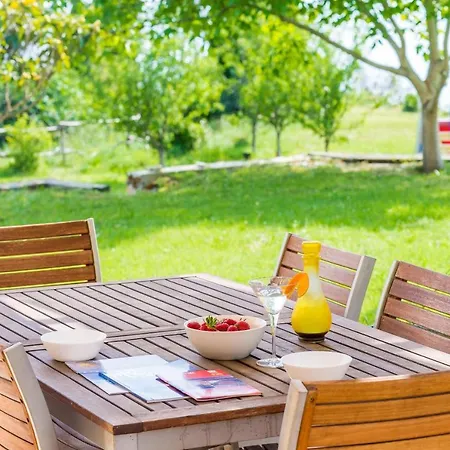Color - Comfort One Bedroom With Terrace And Partial Sea... Apartman