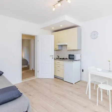 Color - Comfort One Bedroom With Terrace And Partial Sea... Mlini