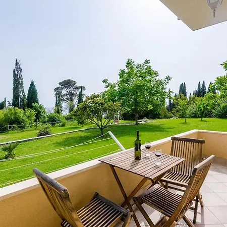 Color - Comfort One Bedroom With Terrace And Partial Sea... Apartman